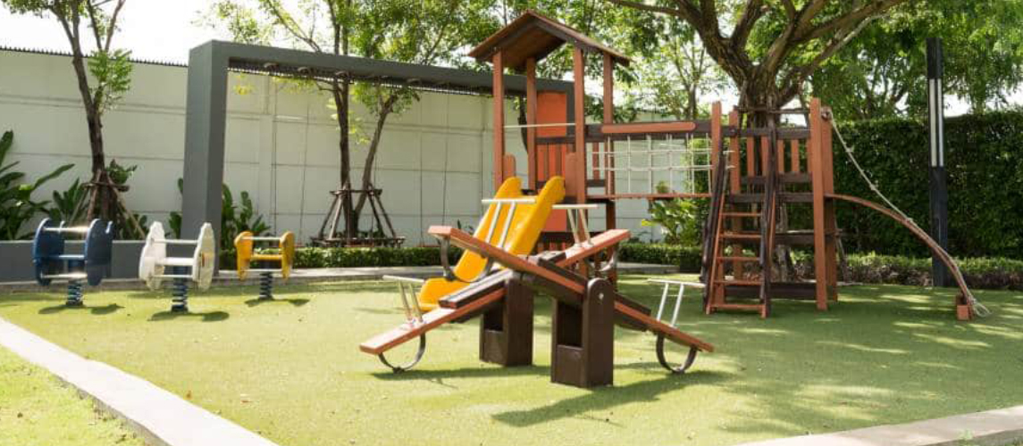 Как выбрать искусственный газон для детской площадки